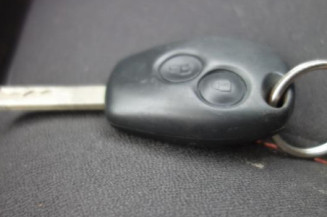 Attache ceinture arriere droit RENAULT TWINGO 2