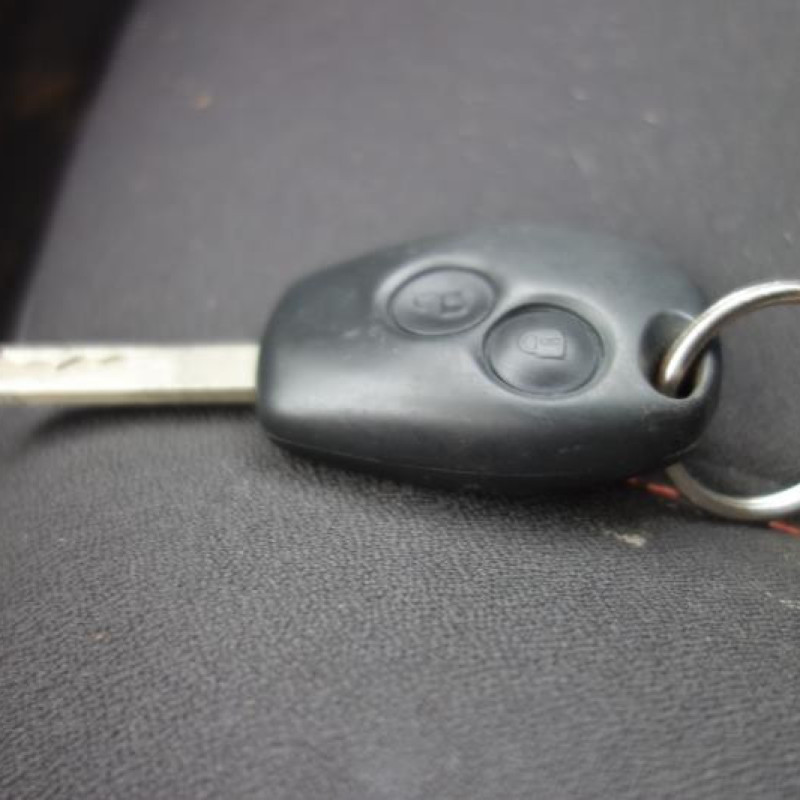 Attache ceinture arriere droit RENAULT TWINGO 2 Photo n°11