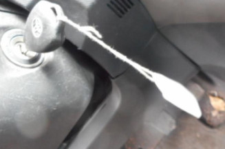 Attache ceinture avant droit TOYOTA AURIS 1
