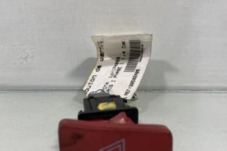 Bouton de warning TOYOTA AURIS 1 Photo n°1