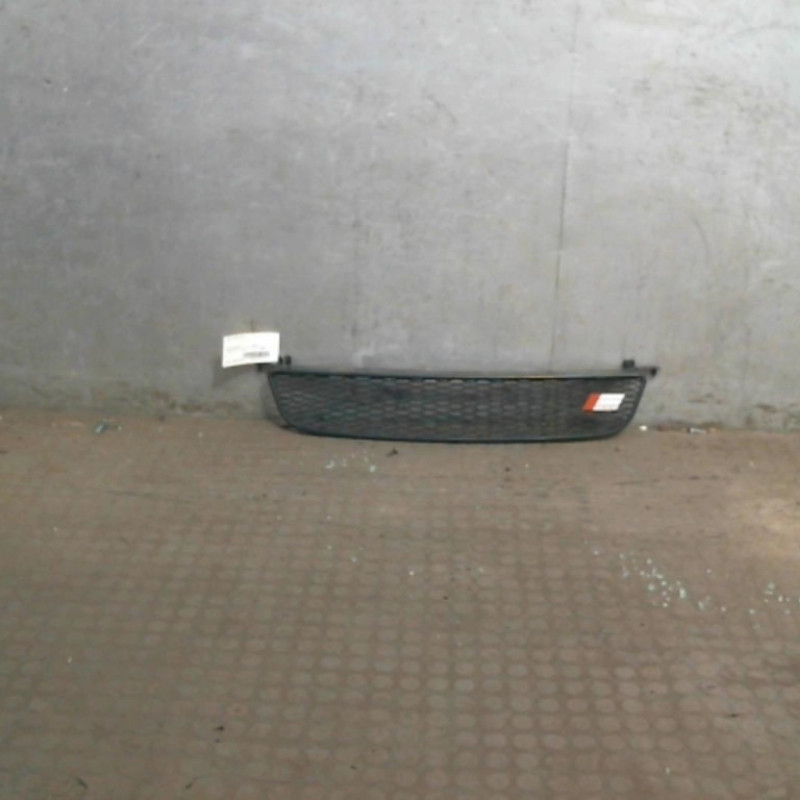 Calandre VOLKSWAGEN POLO 3 Photo n°1