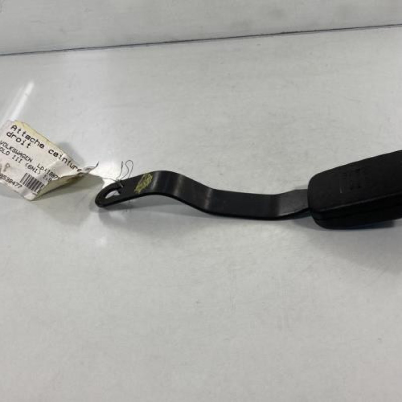 Attache ceinture avant droit VOLKSWAGEN POLO 3 Photo n°3