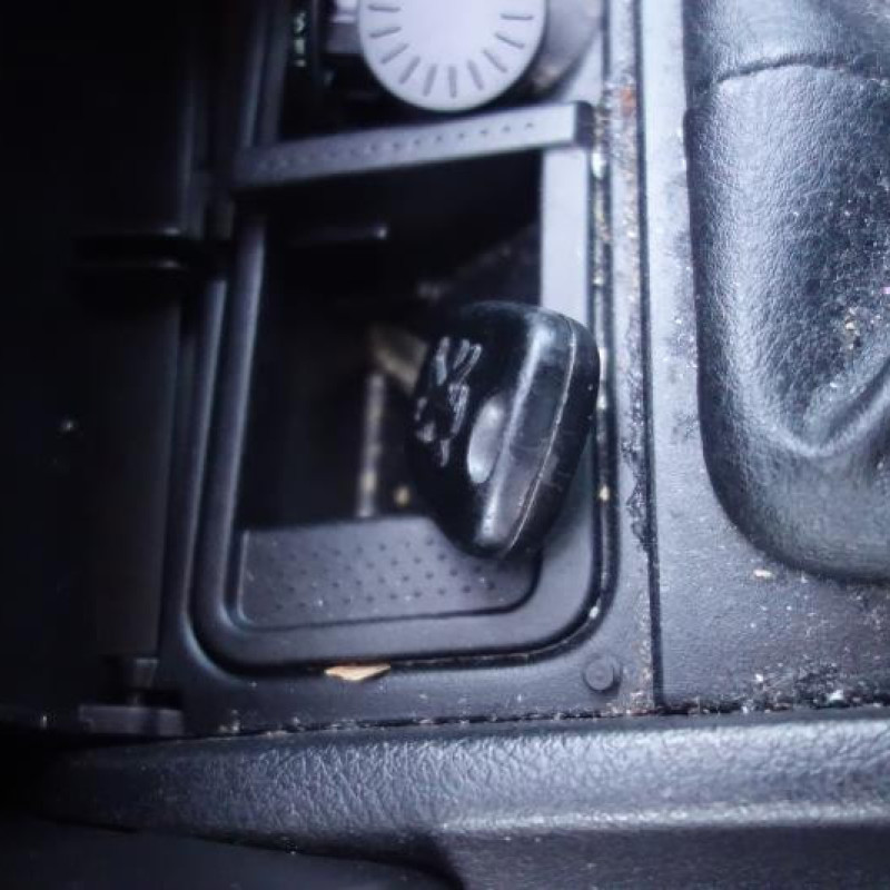 Ceinture arriere gauche PEUGEOT 207 Photo n°12