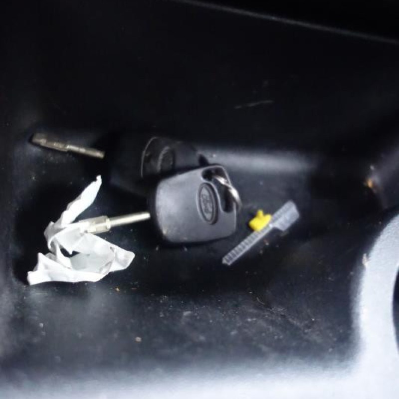 Ceinture arriere gauche FORD FIESTA 5 Photo n°10