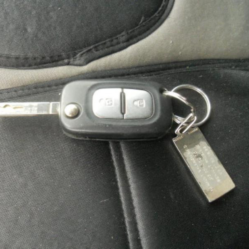 Trappe d'essence RENAULT MODUS Photo n°13