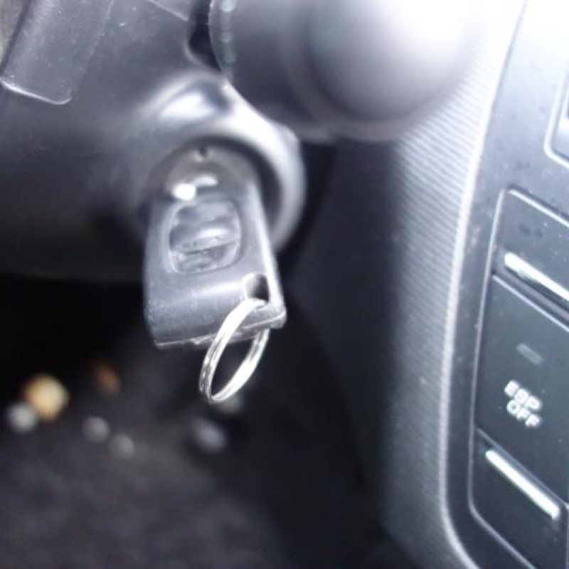Attache ceinture arriere gauche CITROEN C4 PICASSO 1 Photo n°13