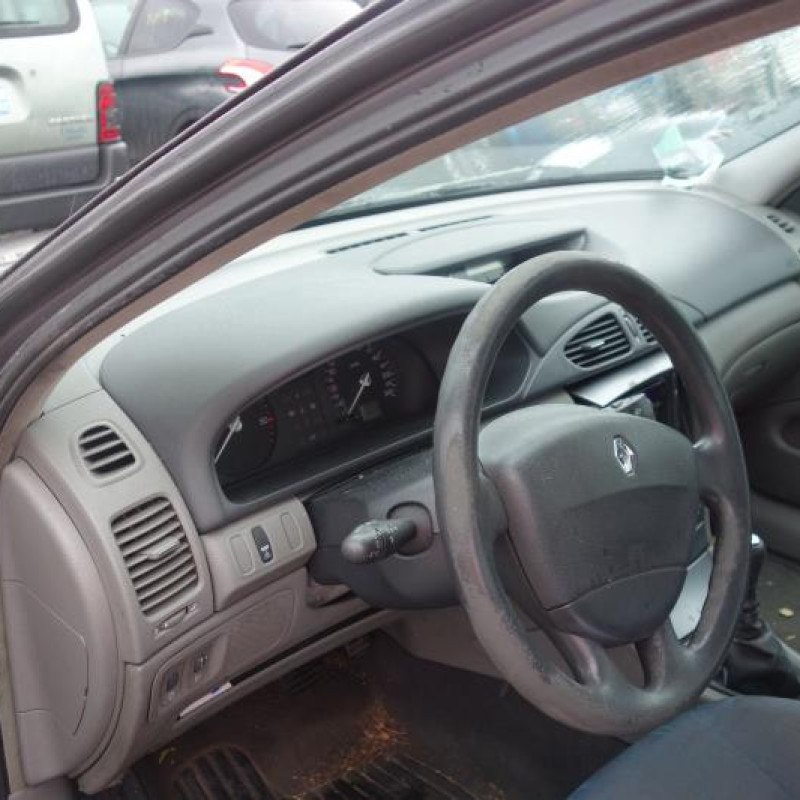 Calandre RENAULT LAGUNA 2 Photo n°6
