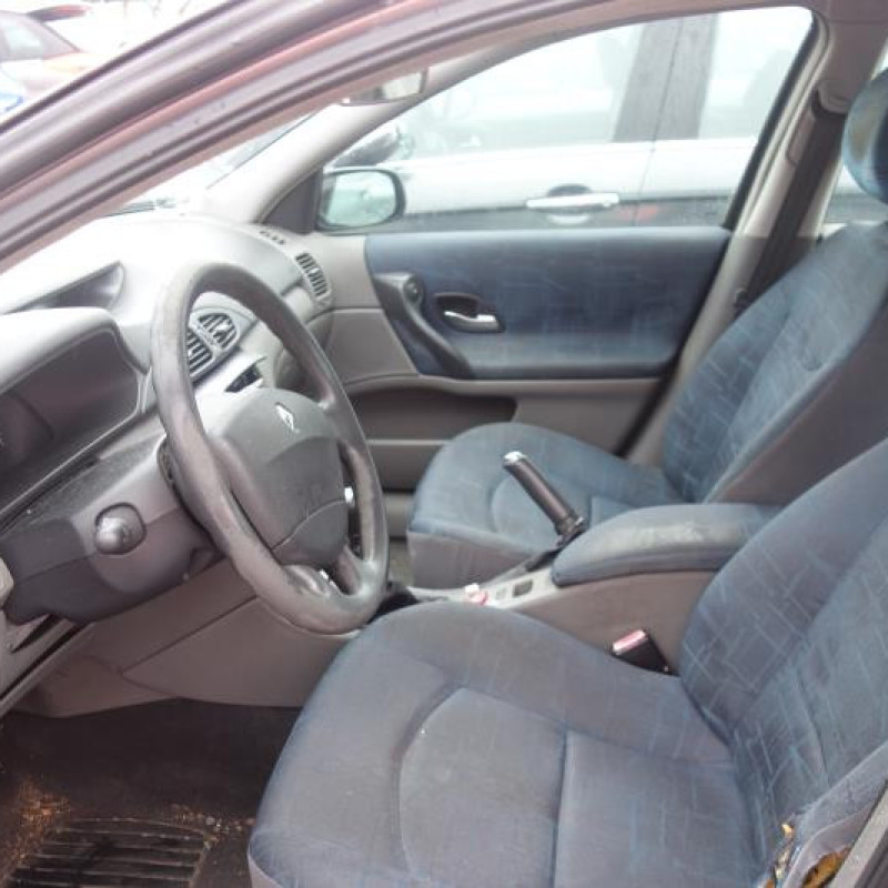 Calandre RENAULT LAGUNA 2 Photo n°7