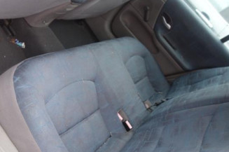 Calandre RENAULT LAGUNA 2