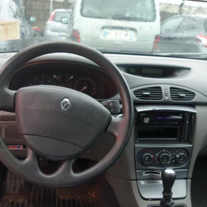 Calandre RENAULT LAGUNA 2 Photo n°12