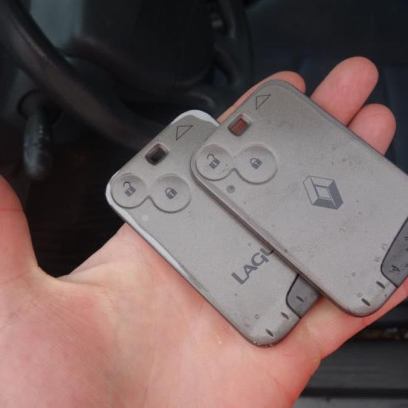Calandre RENAULT LAGUNA 2 Photo n°13