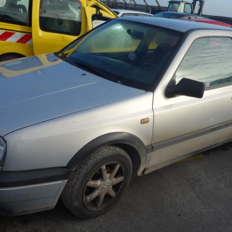 Vitre avant droit VOLKSWAGEN GOLF 3 Photo n°1
