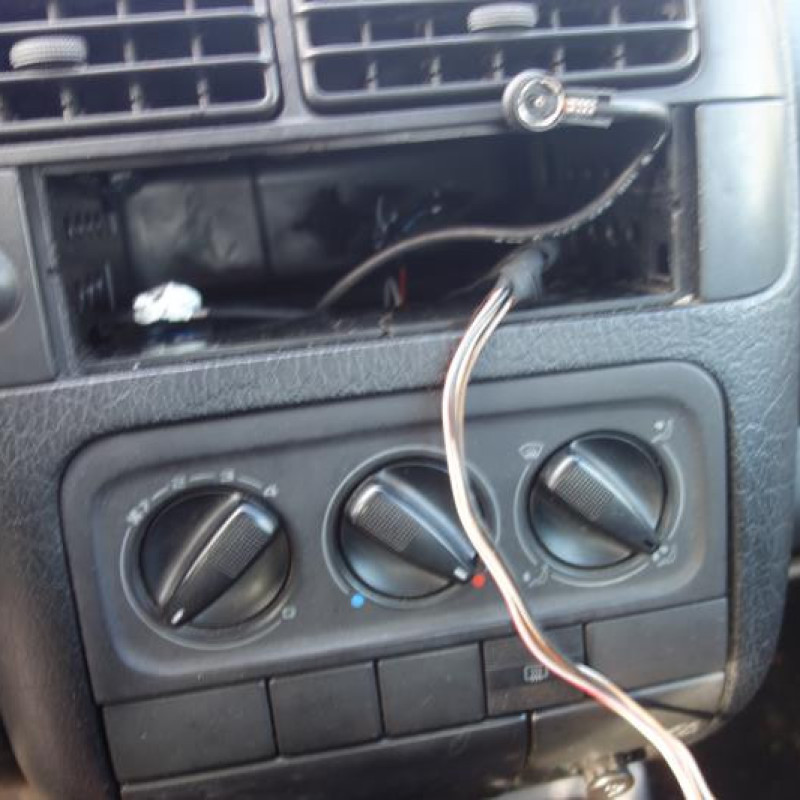 Vitre avant droit VOLKSWAGEN GOLF 3 Photo n°6