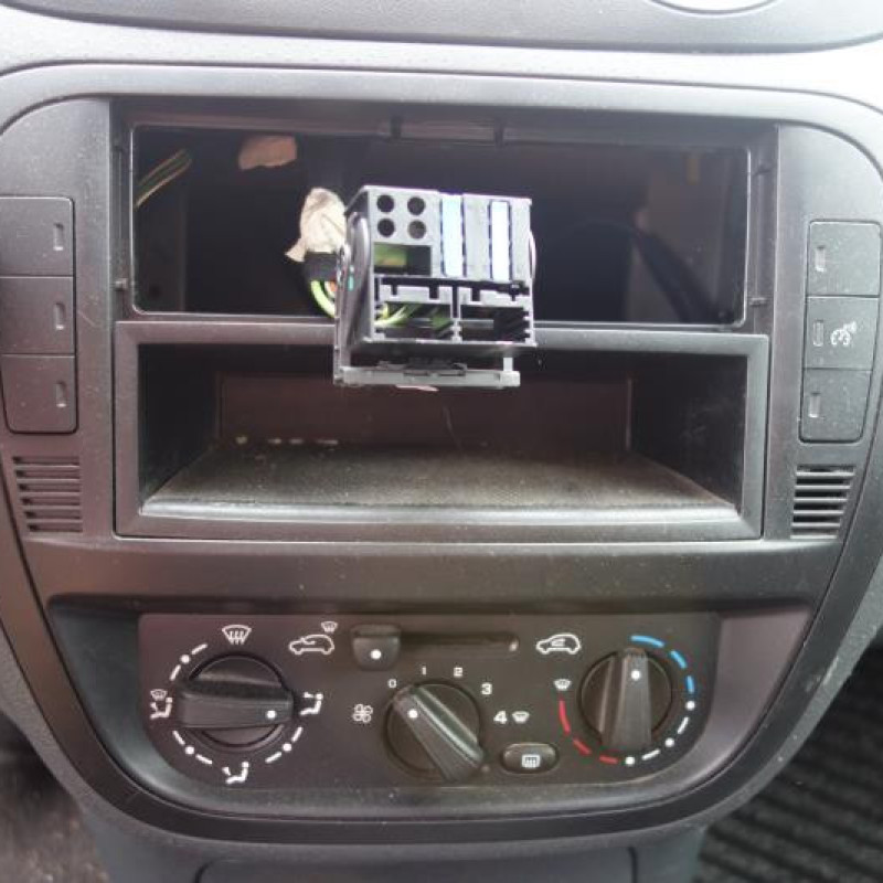 Ceinture avant droit CITROEN C2 Photo n°9