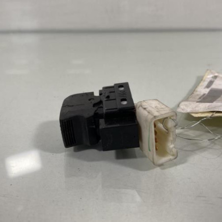 Interrupteur de leve vitre avant droit SUZUKI ALTO 3