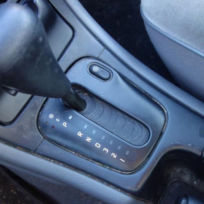 Bloc ABS (freins anti-blocage) RENAULT LAGUNA 1 Photo n°9
