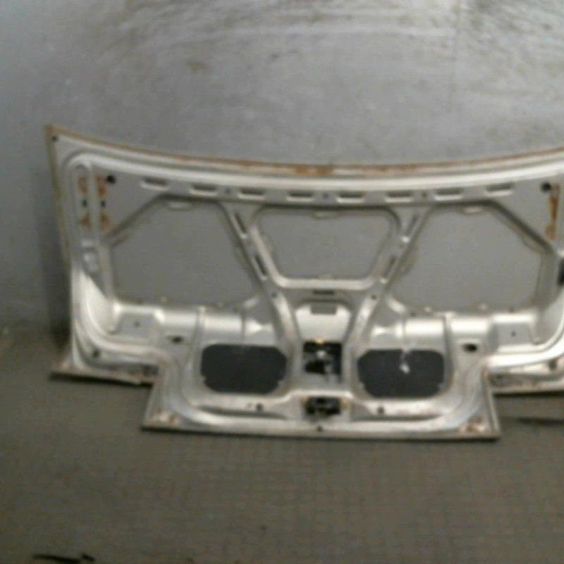 Malle/Hayon arriere VOLVO 460 Photo n°3