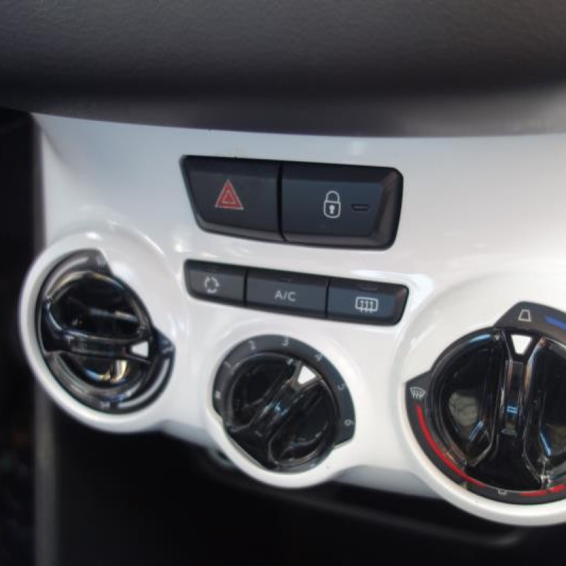 Leve vitre electrique avant gauche PEUGEOT 208 1 Photo n°10