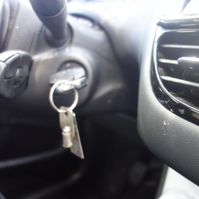 Leve vitre electrique avant gauche PEUGEOT 208 1 Photo n°12