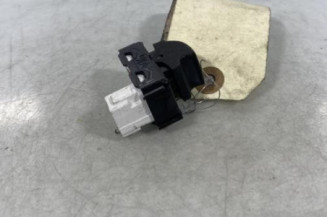 Interrupteur de leve vitre avant droit PEUGEOT 2008 1