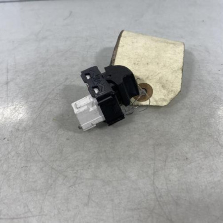 Interrupteur de leve vitre avant droit PEUGEOT 2008 1
