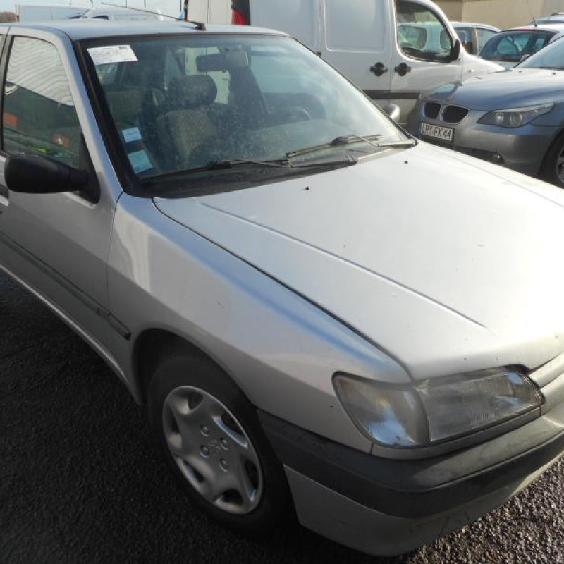Calandre PEUGEOT 306 Photo n°3