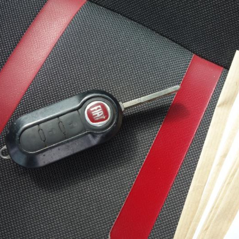 Malle/Hayon arriere FIAT GRANDE PUNTO Photo n°10