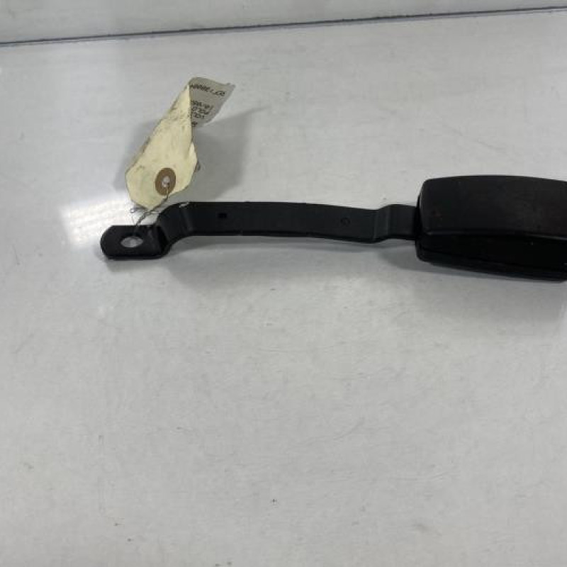 Attache ceinture avant gauche VOLKSWAGEN POLO 4 Photo n°2