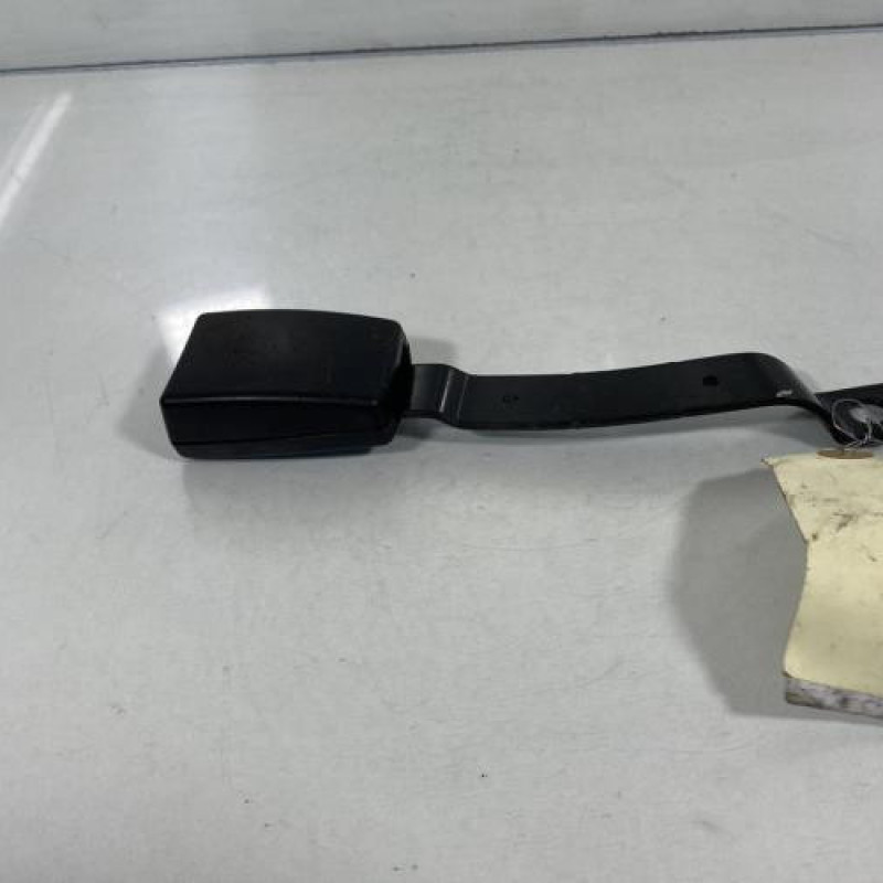 Attache ceinture avant gauche VOLKSWAGEN POLO 4 Photo n°3