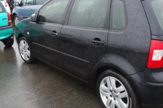 Attache ceinture avant gauche VOLKSWAGEN POLO 4