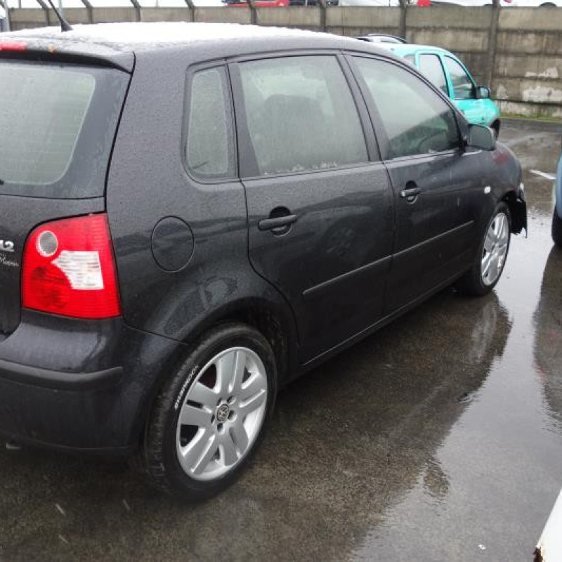 Attache ceinture avant gauche VOLKSWAGEN POLO 4 Photo n°6