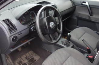 Attache ceinture avant gauche VOLKSWAGEN POLO 4