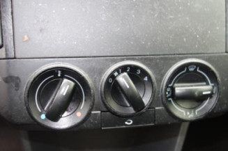 Attache ceinture avant gauche VOLKSWAGEN POLO 4