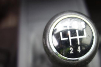 Attache ceinture avant gauche VOLKSWAGEN POLO 4
