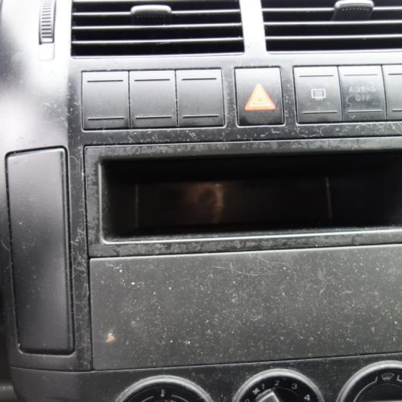 Attache ceinture avant gauche VOLKSWAGEN POLO 4 Photo n°13