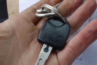 Attache ceinture avant gauche VOLKSWAGEN POLO 4