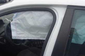 Serrure arriere gauche PEUGEOT 208 1