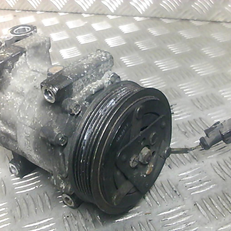 Compresseur clim FORD FIESTA 5 Photo n°1