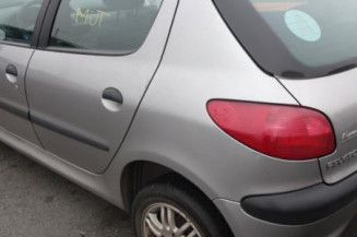 Attache ceinture avant droit PEUGEOT 206