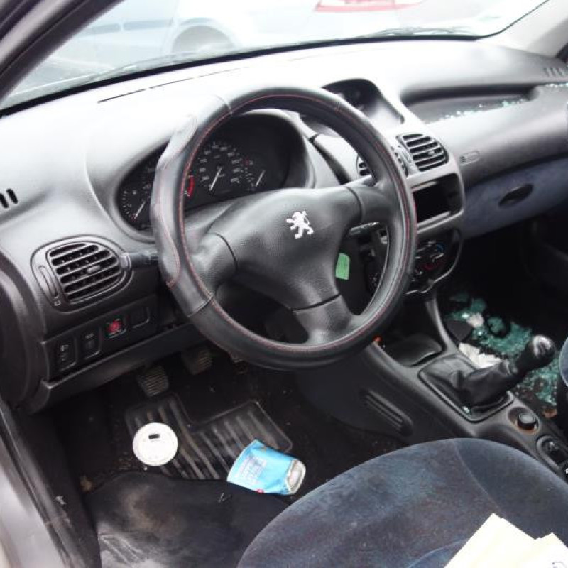 Attache ceinture avant droit PEUGEOT 206 Photo n°8