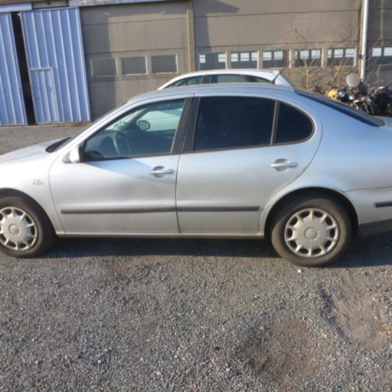 Porte avant droit SEAT TOLEDO 2 Photo n°6