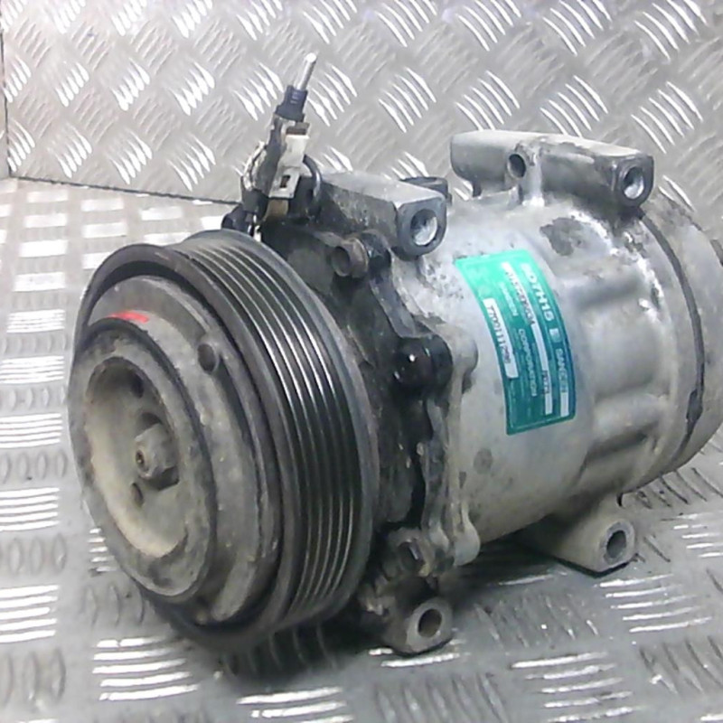 Compresseur clim RENAULT LAGUNA 1 Photo n°3