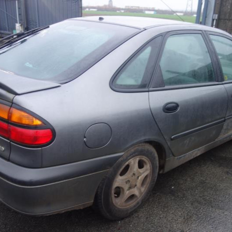 Compresseur clim RENAULT LAGUNA 1 Photo n°6