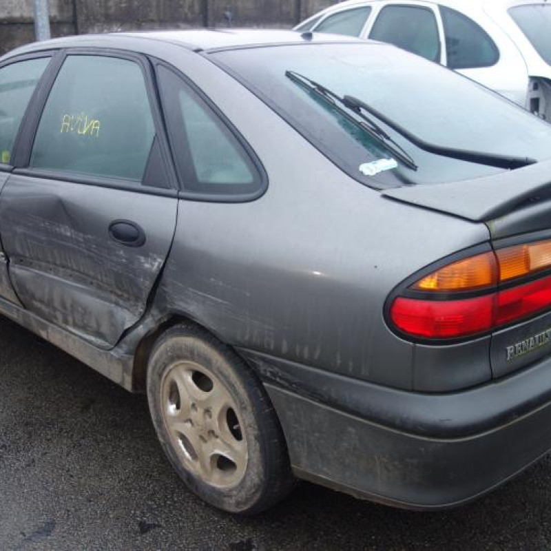 Compresseur clim RENAULT LAGUNA 1 Photo n°7
