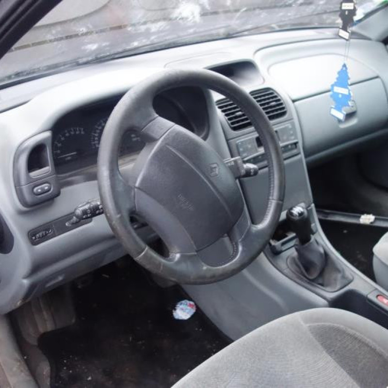 Compresseur clim RENAULT LAGUNA 1 Photo n°9