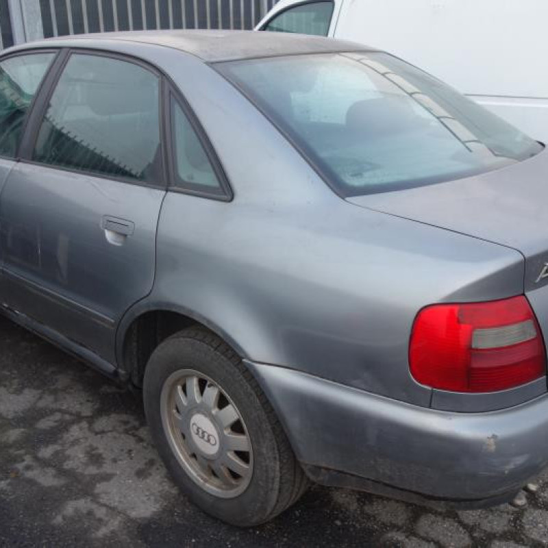 Porte avant droit AUDI A4 1 Photo n°6
