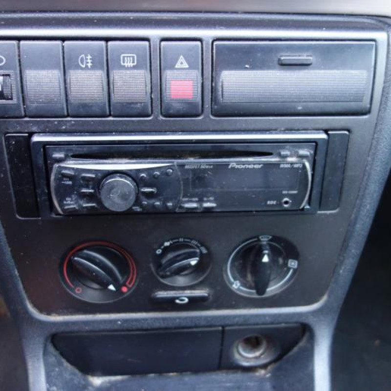 Porte avant droit AUDI A4 1 Photo n°8