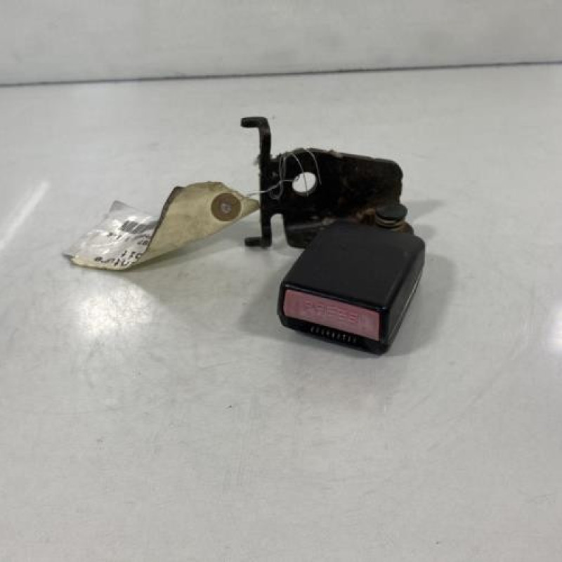Attache ceinture arriere droit RENAULT MEGANE 2 Photo n°1