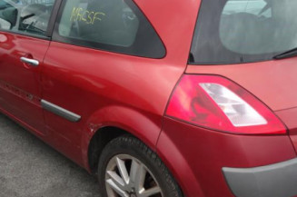 Attache ceinture arriere droit RENAULT MEGANE 2