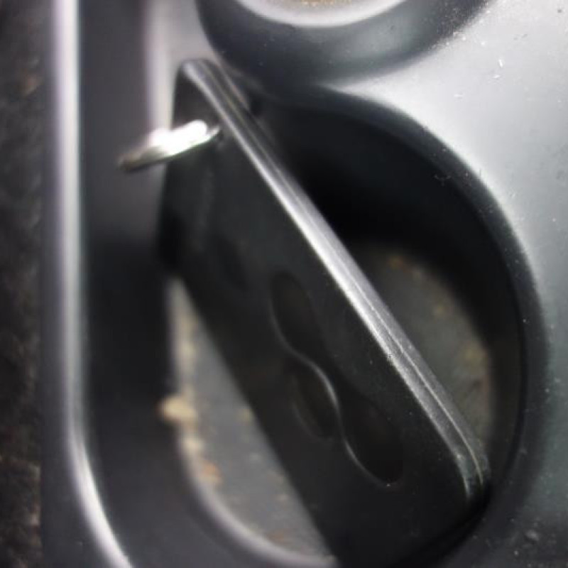 Attache ceinture arriere droit RENAULT MEGANE 2 Photo n°11